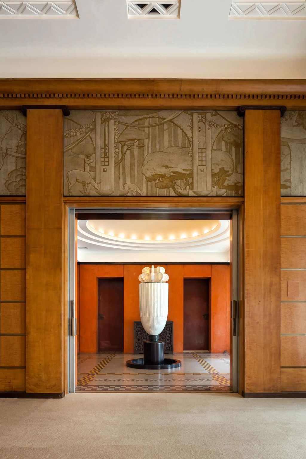 On view at Timeless Art Deco with Van Cleef  Arpels High Jewelry until January 18 are some 250 pieces organised...