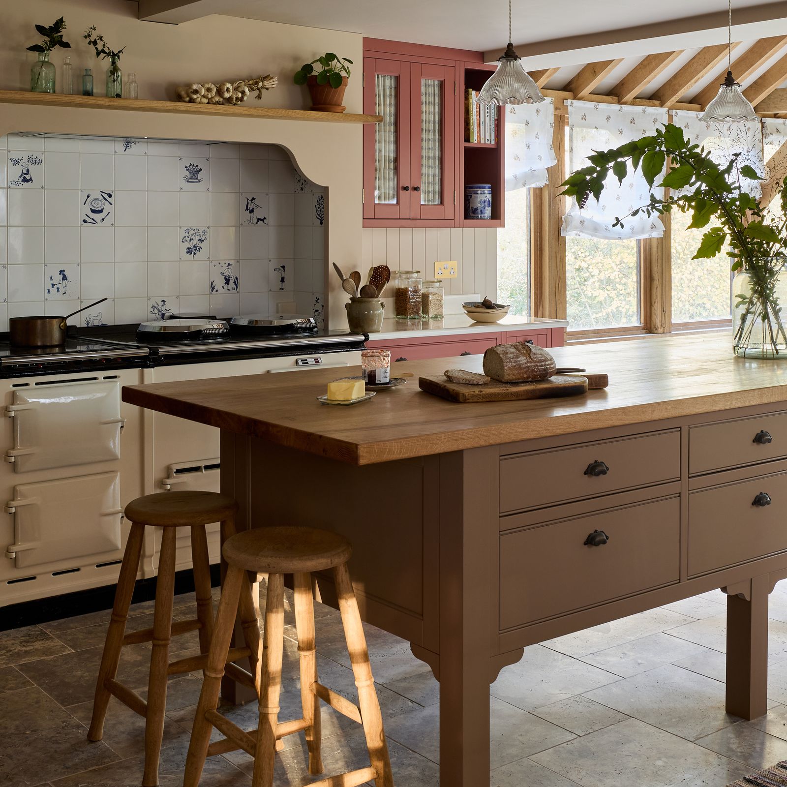 A 16th-century cottage in West Sussex that thoughtfully blends past and present